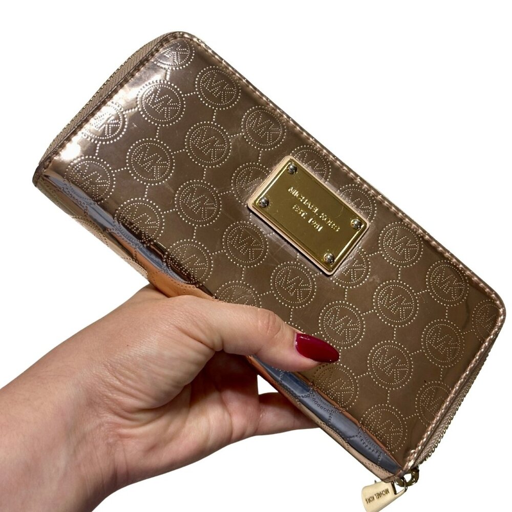 ✨ Michael Kors Signature Metallic Zip Around Wallet - Bronze/Gold ✨